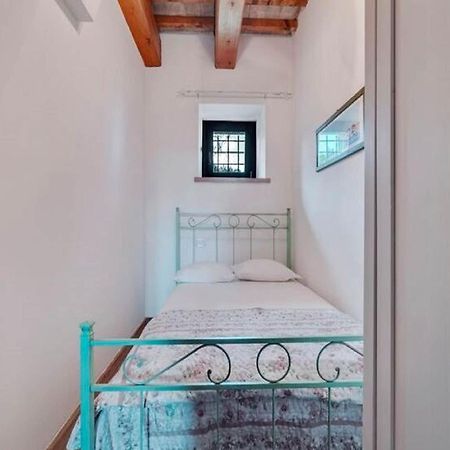 Stunning Apartment In Mombaroccio Near Metauro River Kültér fotó