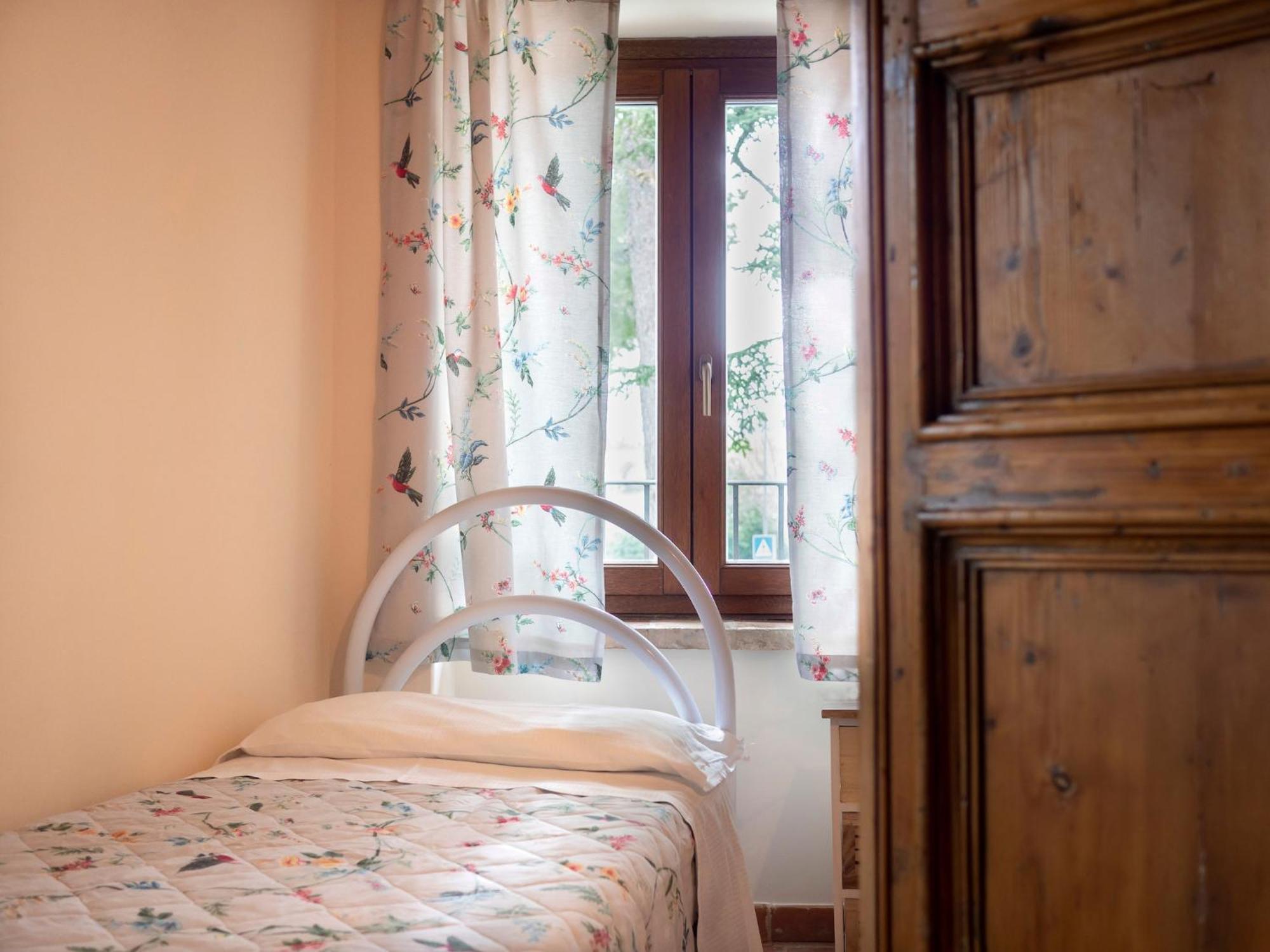Stunning Apartment In Mombaroccio Near Metauro River Kültér fotó
