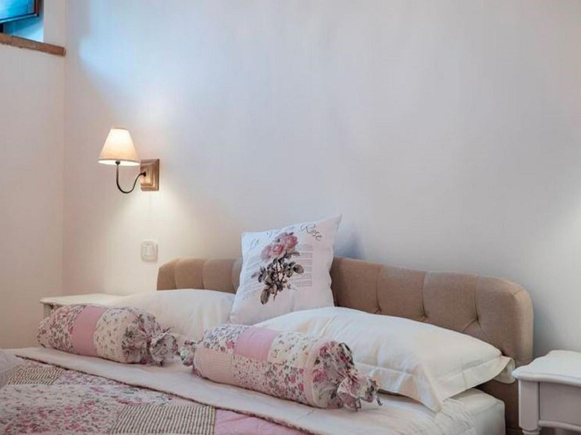 Stunning Apartment In Mombaroccio Near Metauro River Kültér fotó