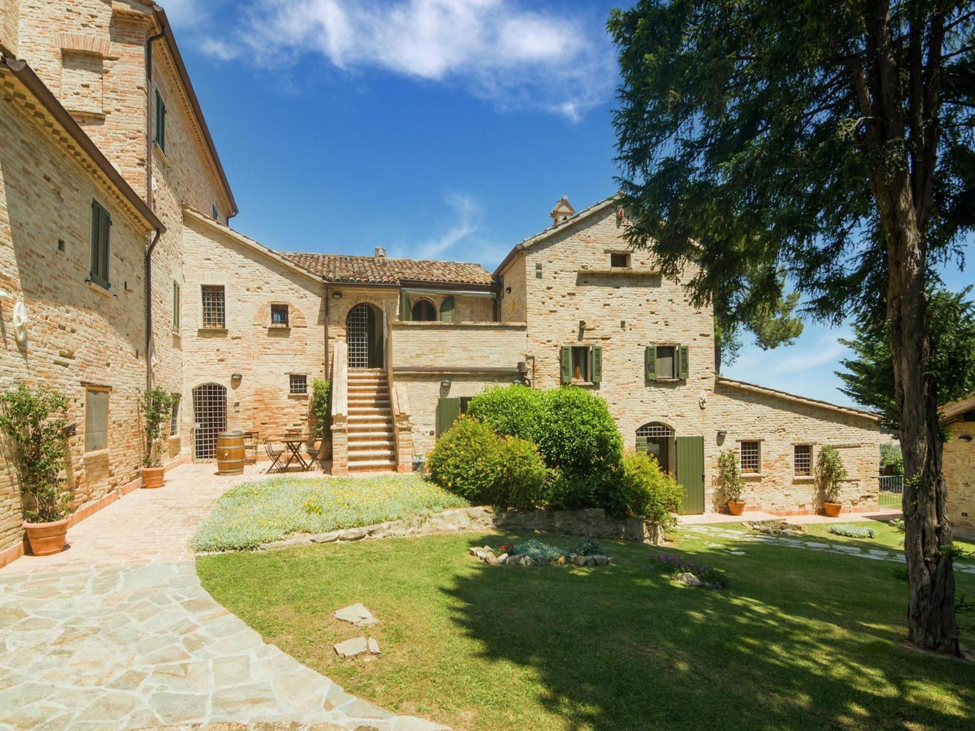 Stunning Apartment In Mombaroccio Near Metauro River Kültér fotó