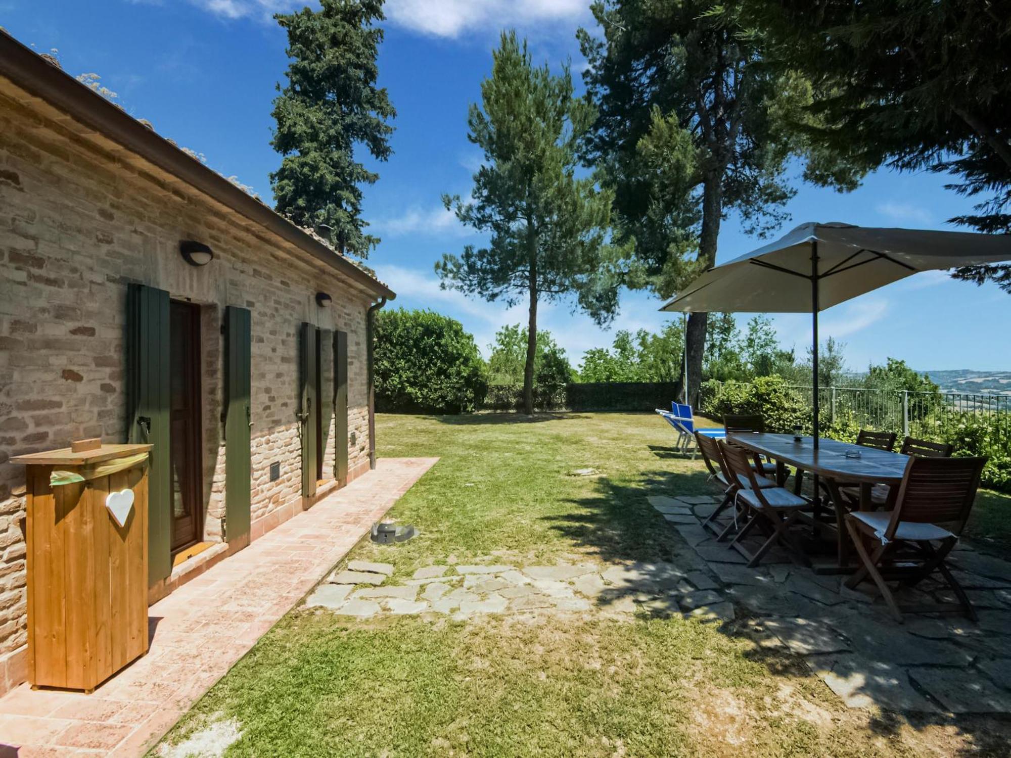 Stunning Apartment In Mombaroccio Near Metauro River Kültér fotó