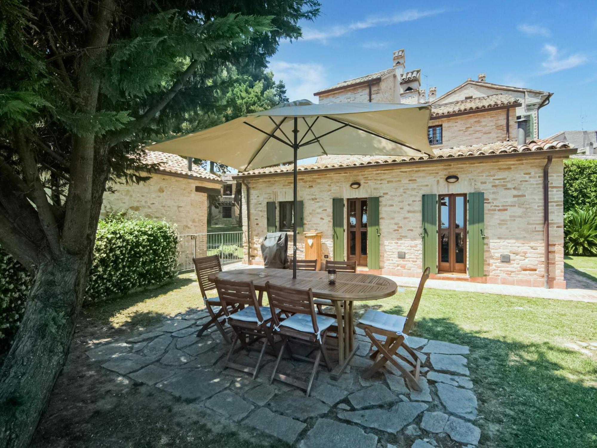 Stunning Apartment In Mombaroccio Near Metauro River Kültér fotó