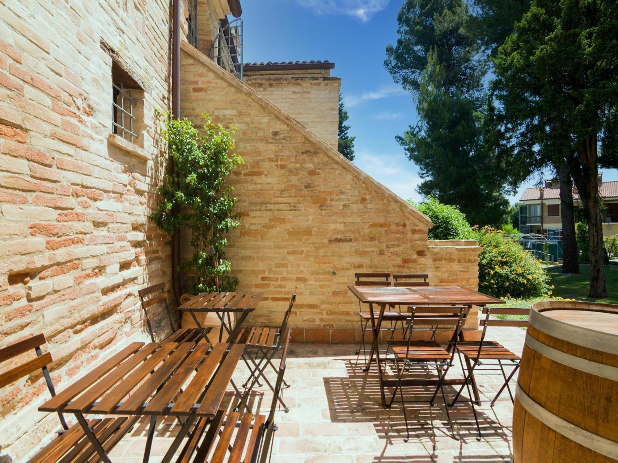 Stunning Apartment In Mombaroccio Near Metauro River Kültér fotó
