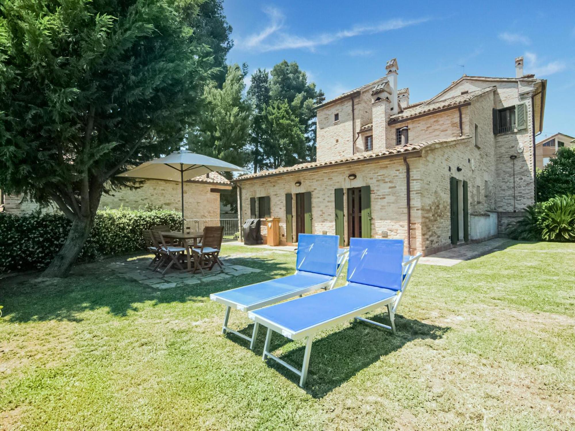 Stunning Apartment In Mombaroccio Near Metauro River Kültér fotó