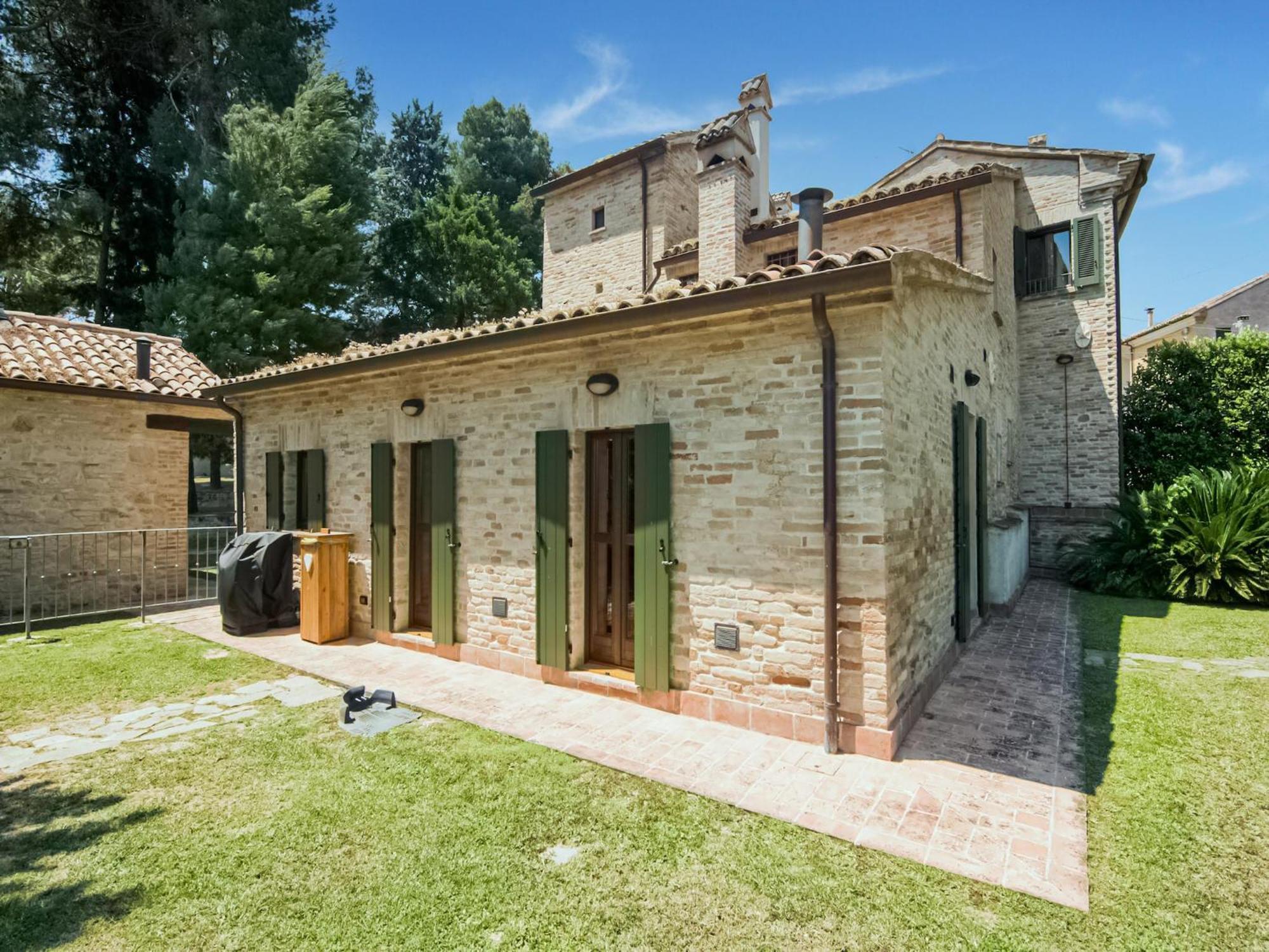 Stunning Apartment In Mombaroccio Near Metauro River Kültér fotó