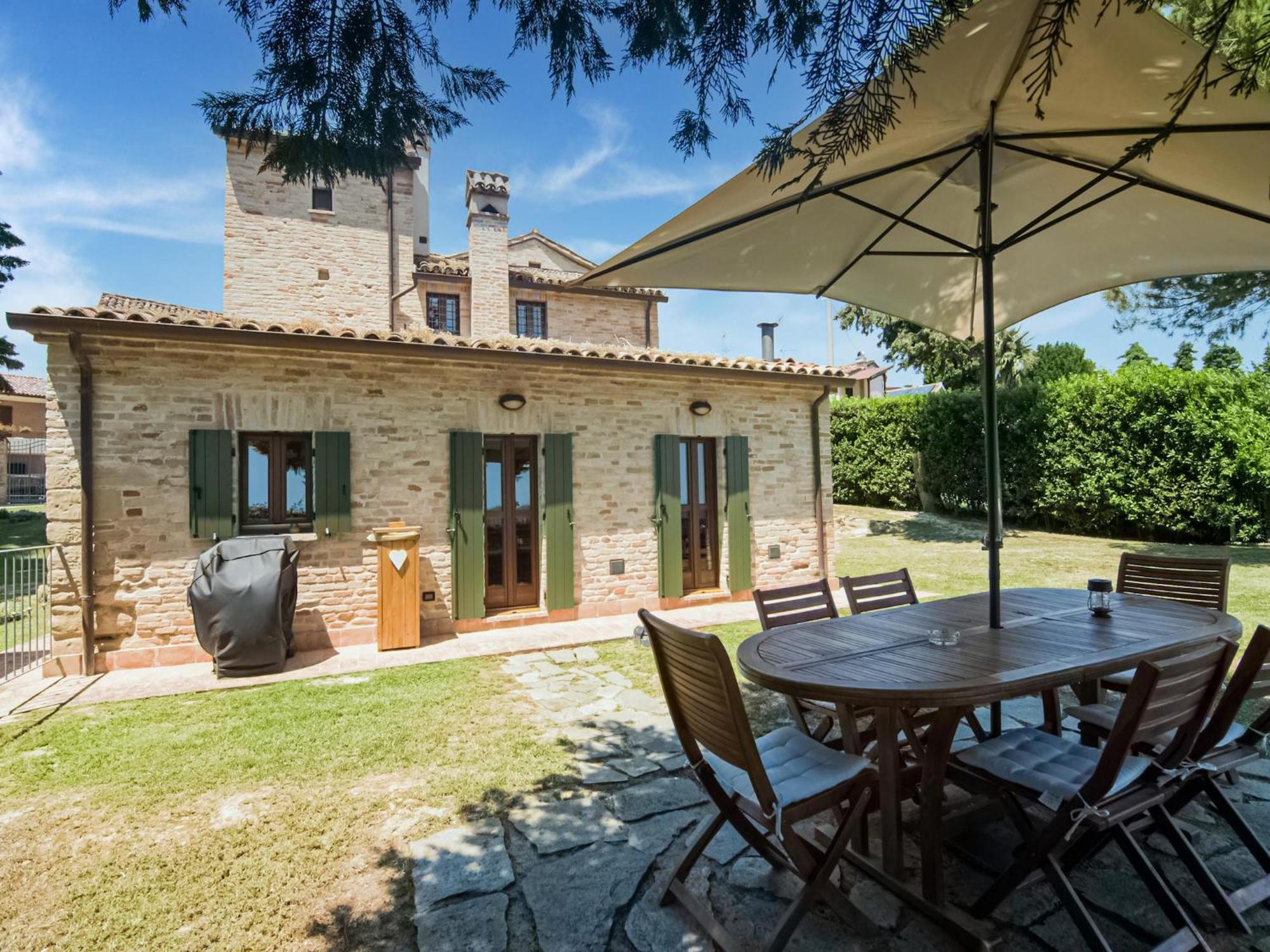 Stunning Apartment In Mombaroccio Near Metauro River Kültér fotó