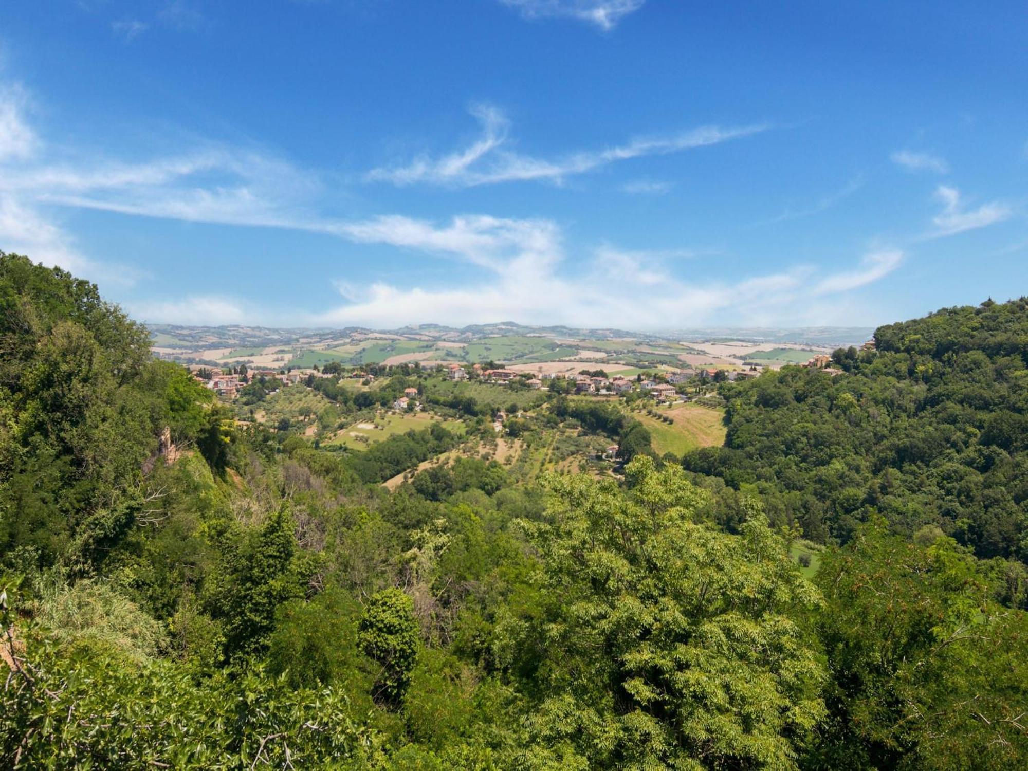 Stunning Apartment In Mombaroccio Near Metauro River Kültér fotó